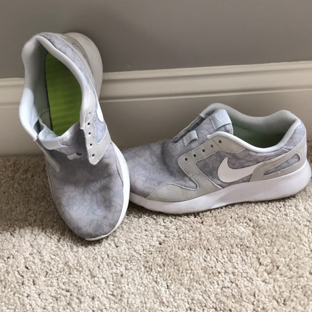 Nike tennis shoes
